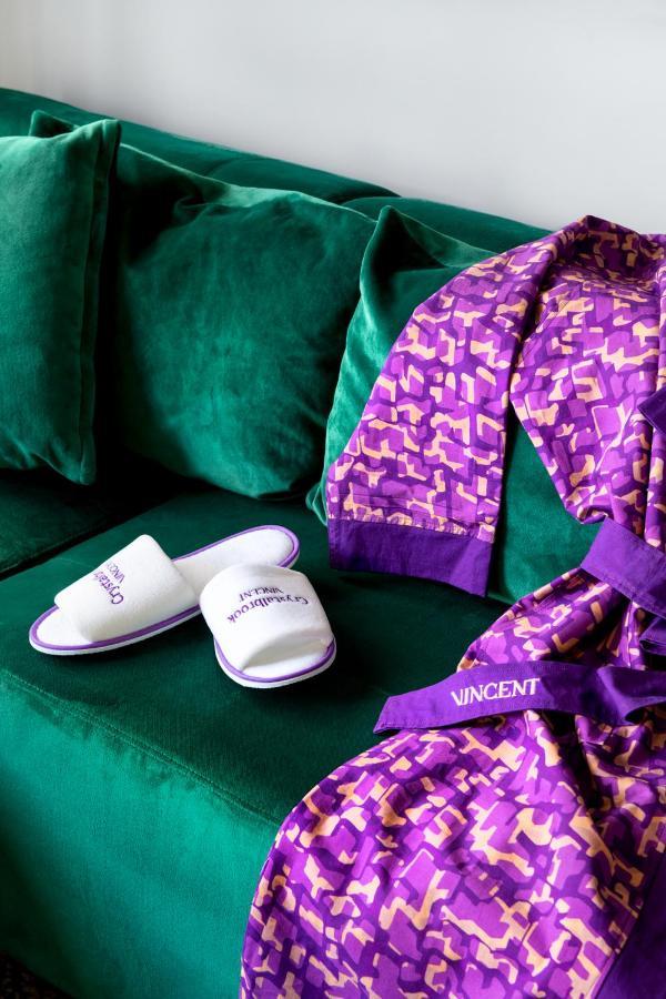 Crystalbrook Vincent Hotel Brisbane Bagian luar foto A pair of slippers
