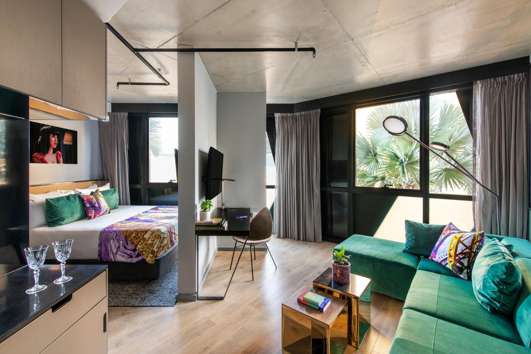 Crystalbrook Vincent Hotel Brisbane Bagian luar foto A suite at the hotel