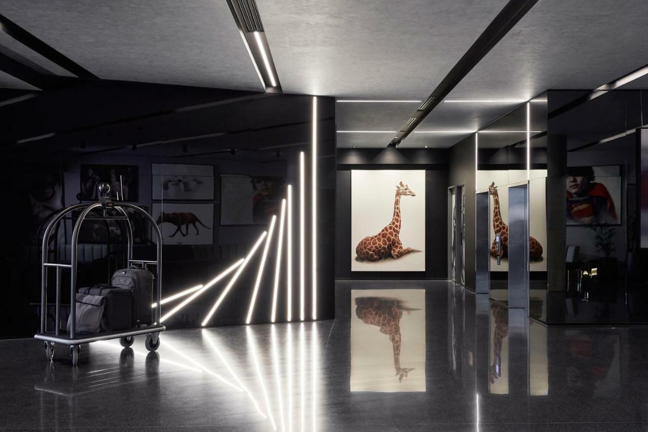 Crystalbrook Vincent Hotel Brisbane Bagian luar foto The Giraffe, 2015